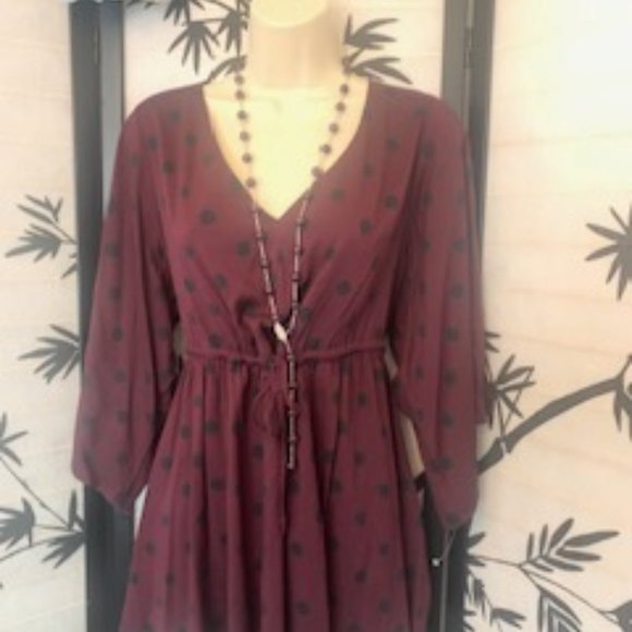 π₯π€π Get Noticed in Style! ππ€π₯ Adorable Burgundy Torrid Top size 1X - Picture 3 of 12